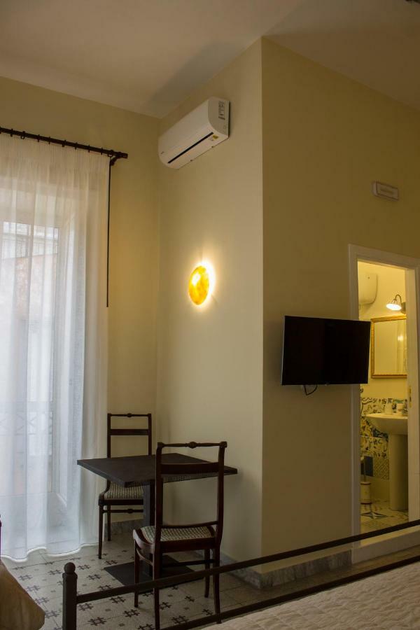 Don Angelo Petito Bed & Breakfast Наполи Екстериор снимка